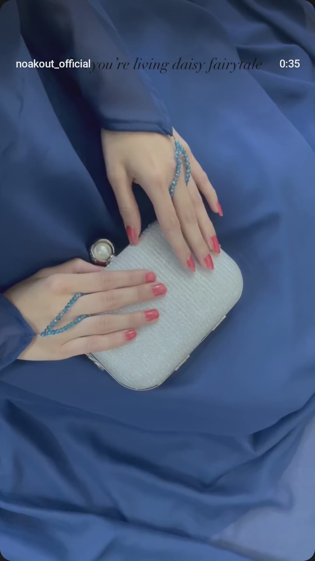 { ELARA CRYSTAL MAXI }