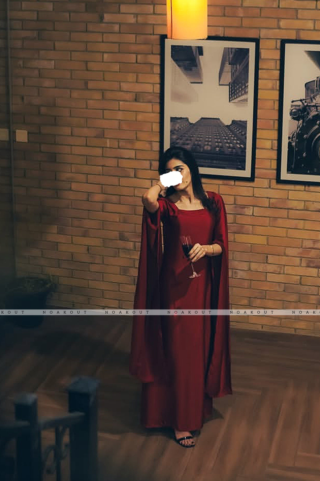 { SILK STATEMENT SLEEVES DRESS }