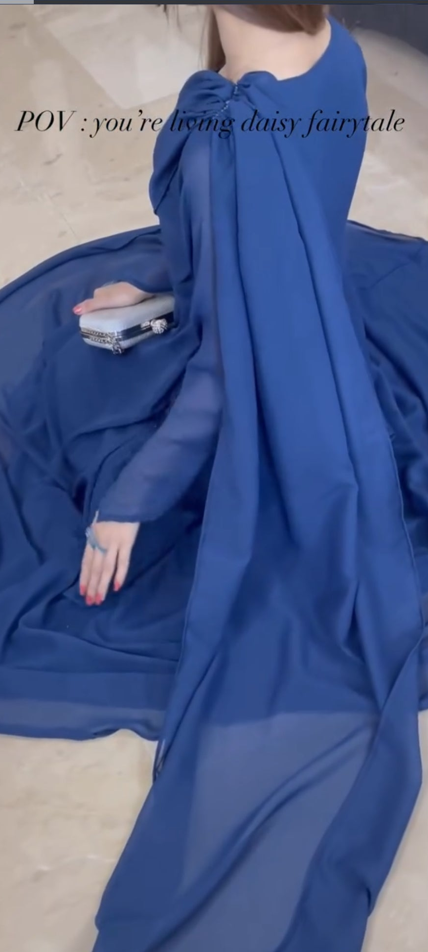 { ELARA CRYSTAL MAXI }