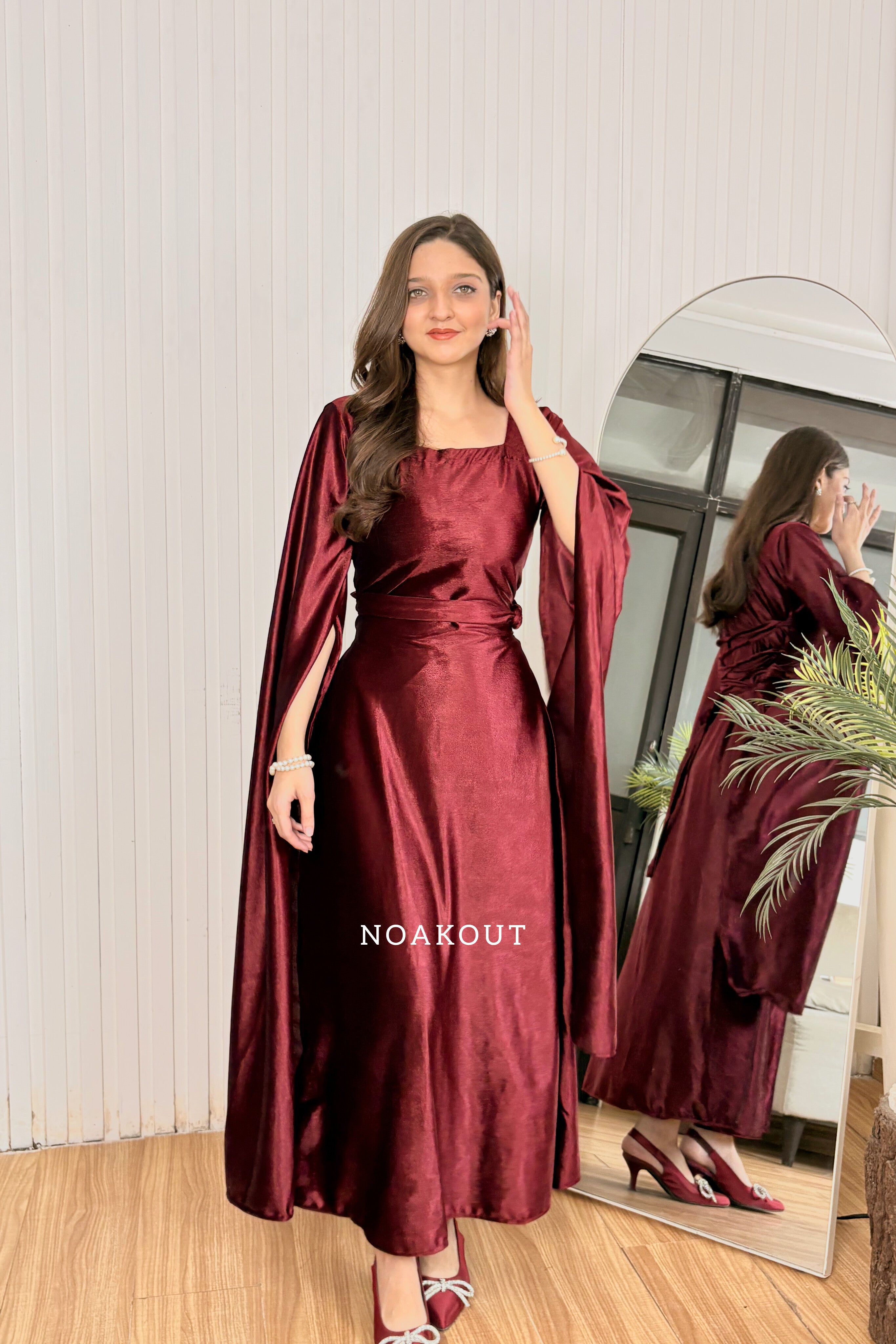 { VELVET STATEMENT SLEEVES DRESS }