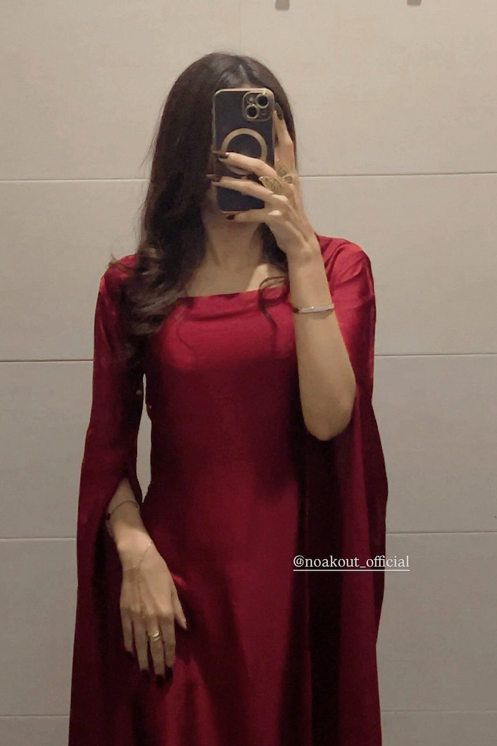 { SILK STATEMENT SLEEVES DRESS }