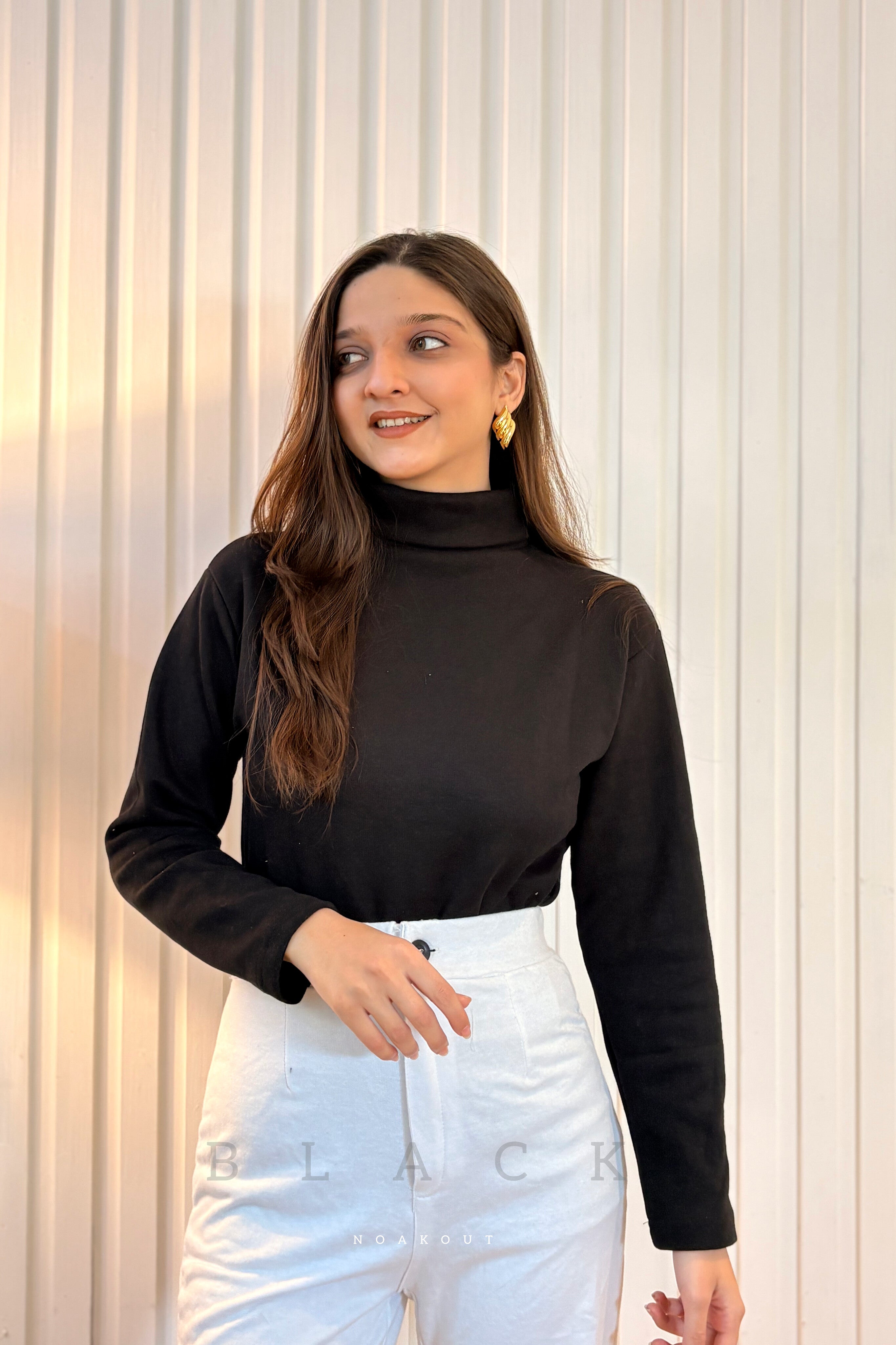 | TURTLE NECK SWEATER |