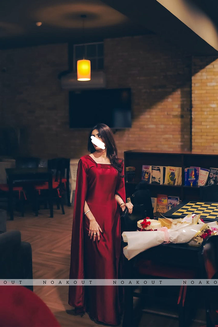 { SILK STATEMENT SLEEVES DRESS }