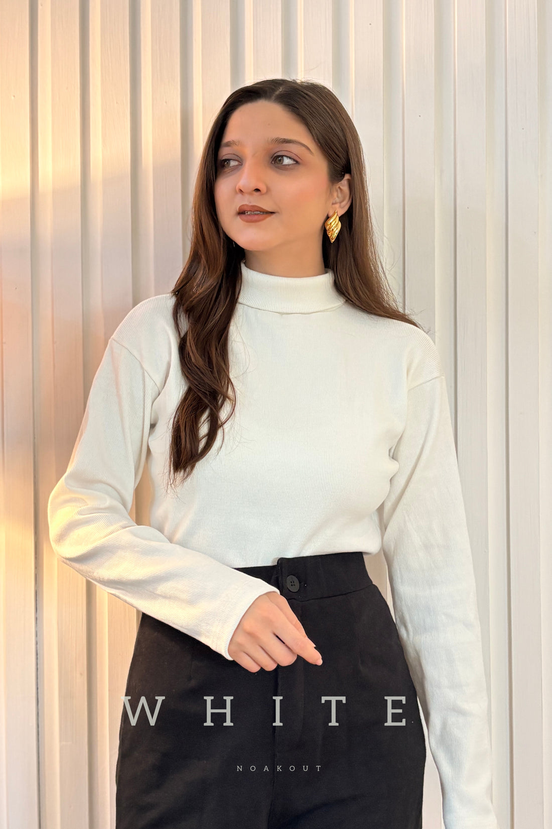 | TURTLE NECK SWEATER |